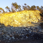 Una delle cave di marmo verde al tramonto
