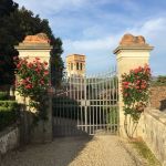 Il campanile visto dal giardino del castello